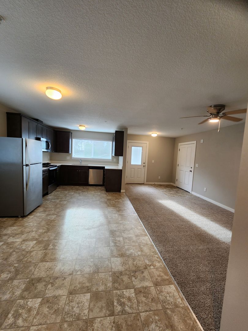 Keizer Apartment: 751-757 Plymouth Drive