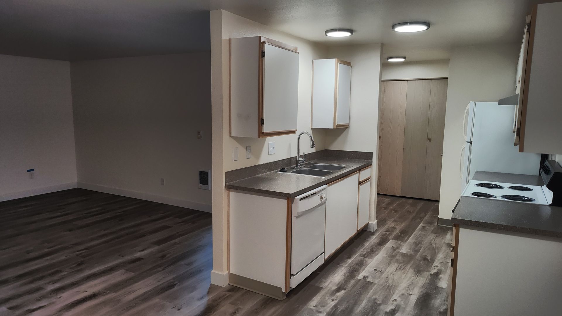 SALEM Apartment: 295 COLT LANE