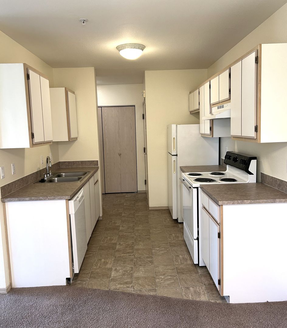 CANBY Apartment: 1802 N. PINE STREET