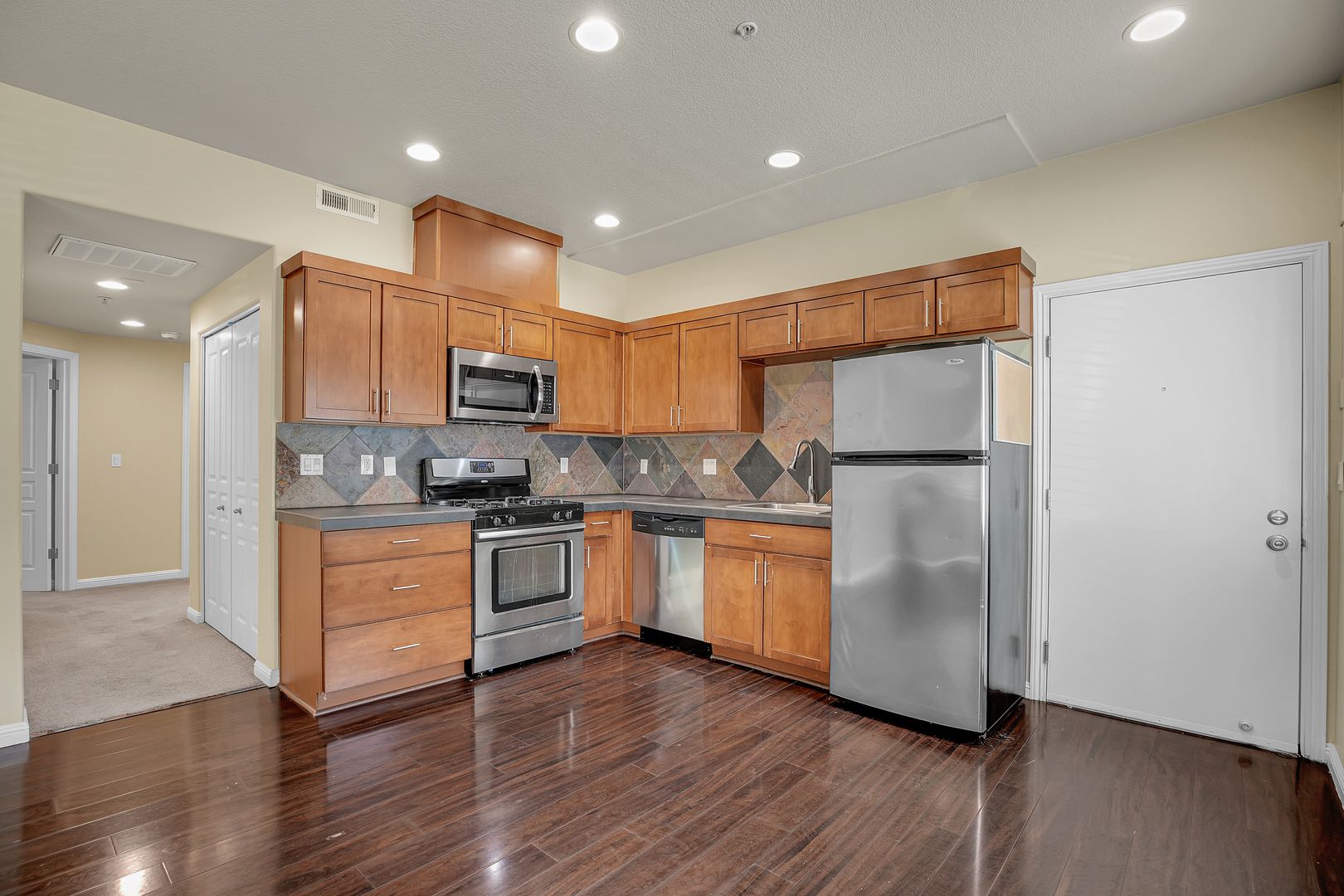 PORTLAND Apartment: 10038 SE DIVISION STREET