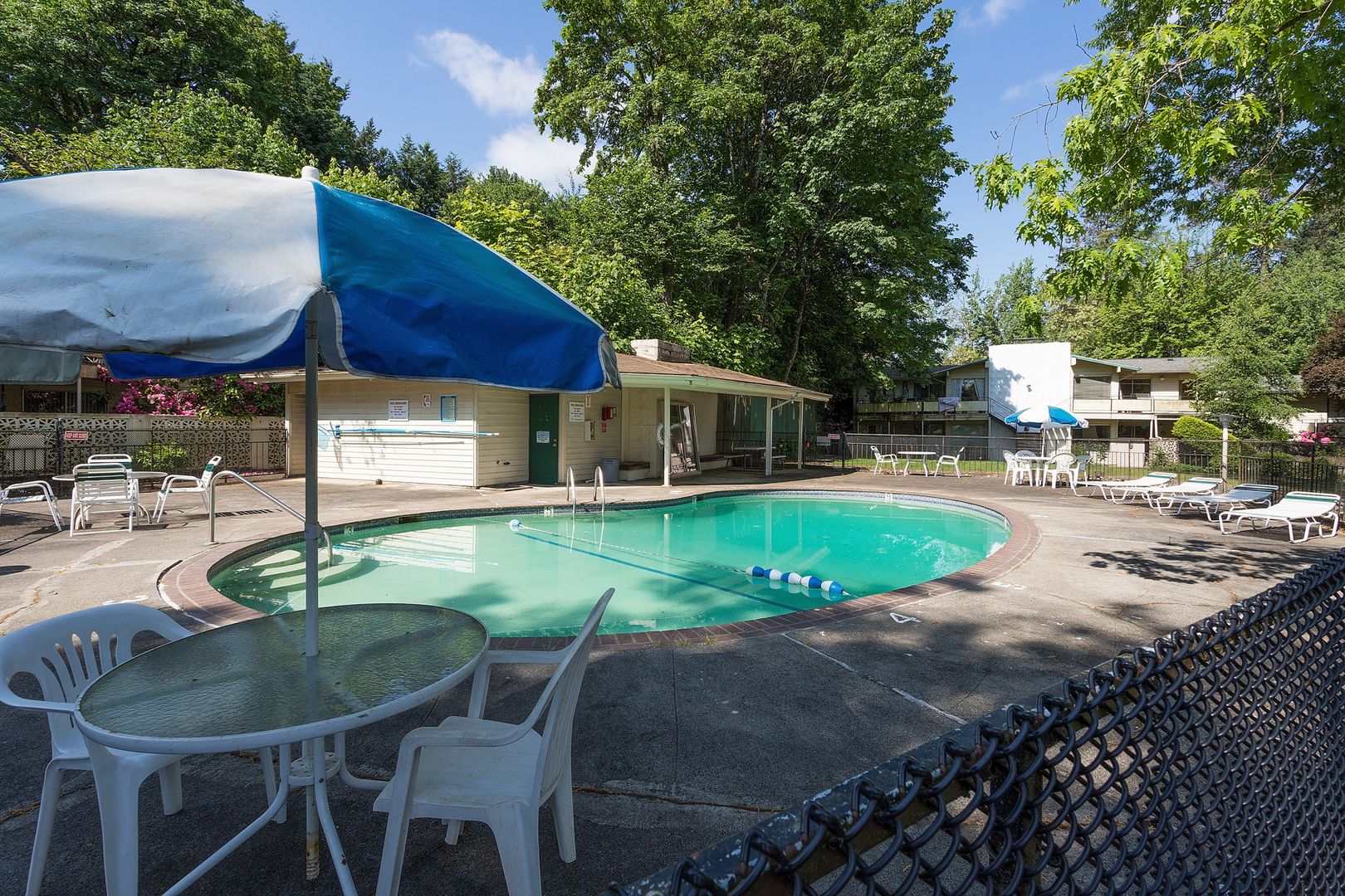 PORTLAND Apartment: 2202-2450 SW BERTHA BLVD.