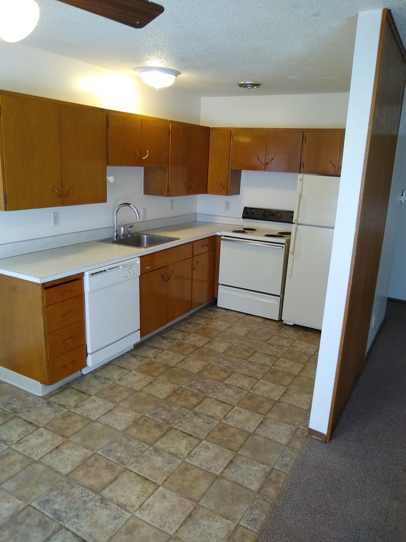 MILWAUKIE Apartment: 11233 SE 27th #101