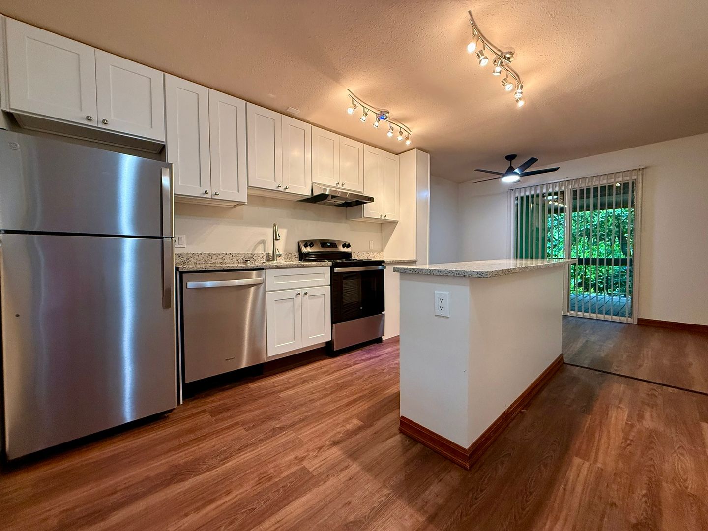 PORTLAND Apartment: 3121 SW IOWA STREET