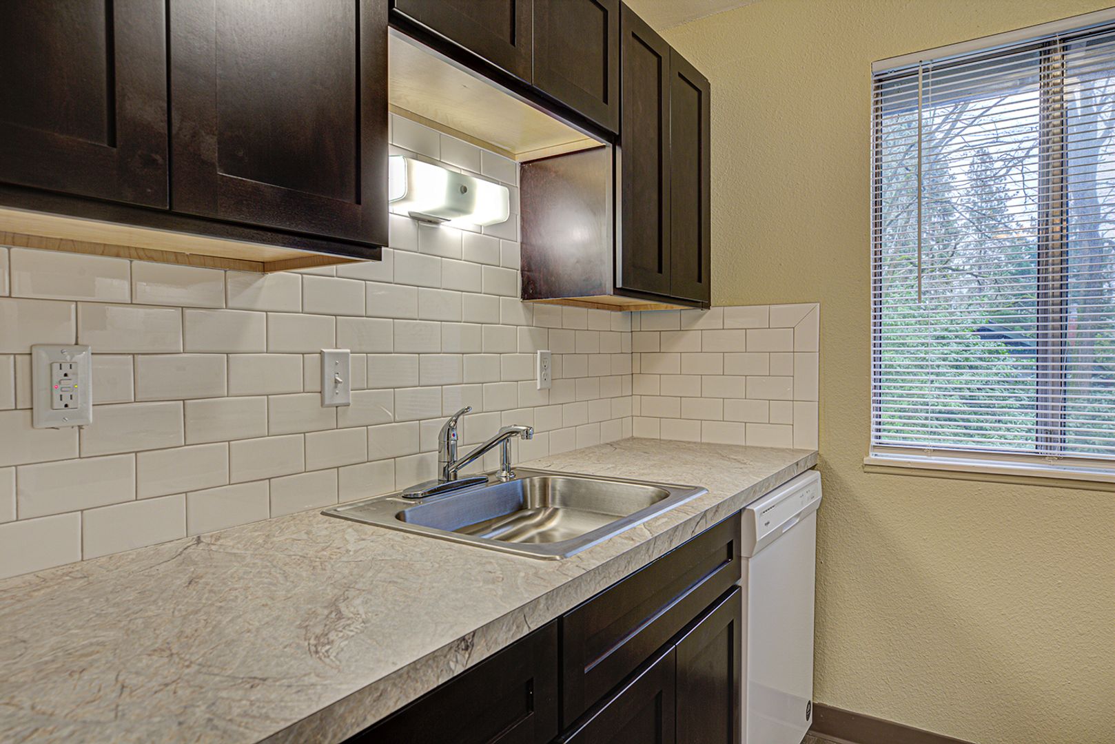 PORTLAND Apartment: 9408 SW ALLEN BLVD