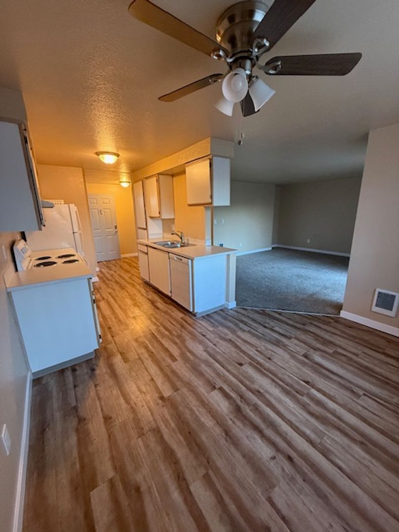 SALEM Apartment: 4665 CAMPBELL DR SE
