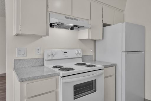 1x1 FOR $1,135 – 6-Weeks free included in the reduced rate! FREE AC UNIT!