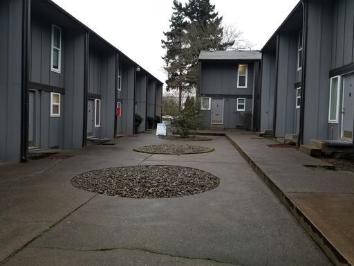 Townhouse available for a Mid July move in – photo 1