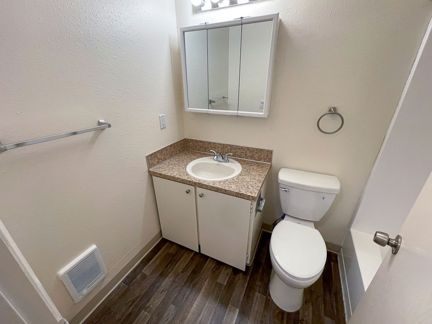 PORTLAND Apartment: 10800 SW BARBUR BLVD