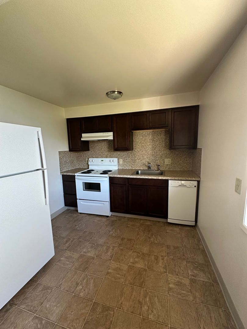ALBANY Apartment: 1820-1860 GEARY STREET SE
