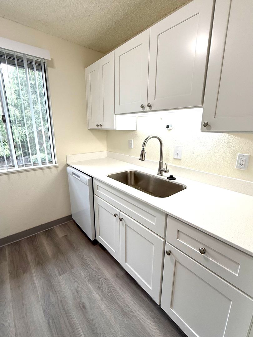 PORTLAND Apartment: 9408 SW ALLEN BLVD