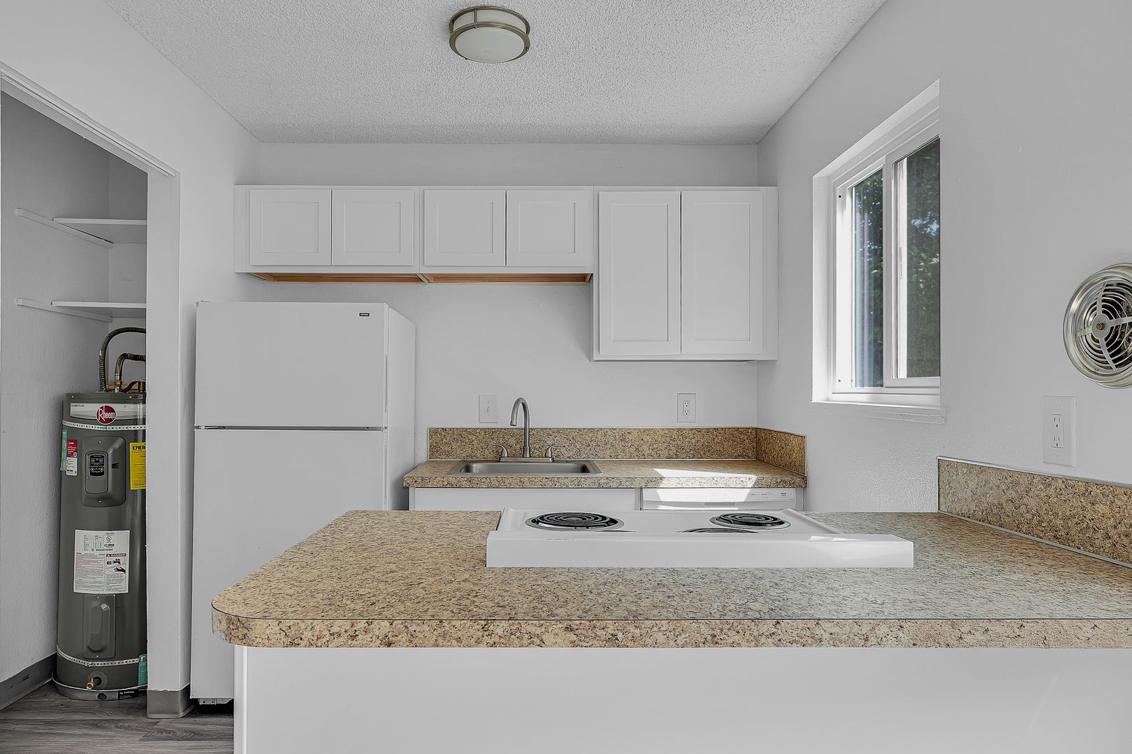 TIGARD Apartment: 13070 SW ASH AVENUE