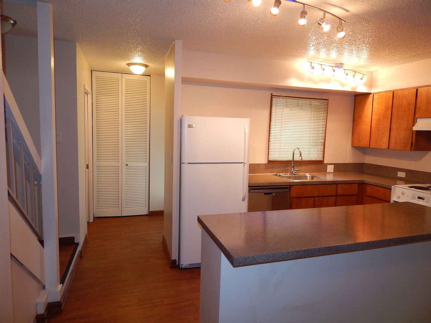 PORTLAND Apartment: 3121 SW IOWA STREET