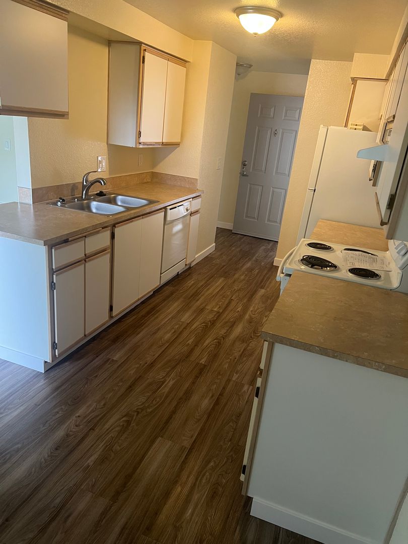 SALEM Apartment: 4665 CAMPBELL DR SE