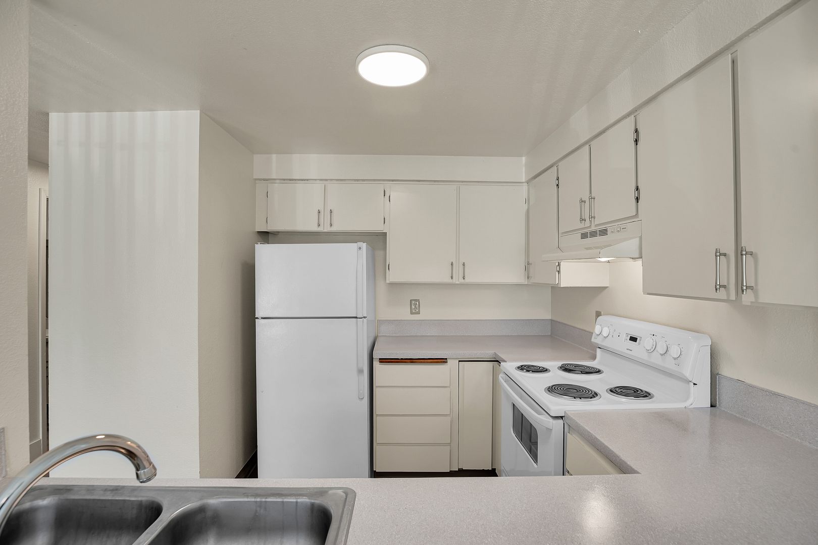 KEIZER Apartment: 737 MANBRIN DR N.E.