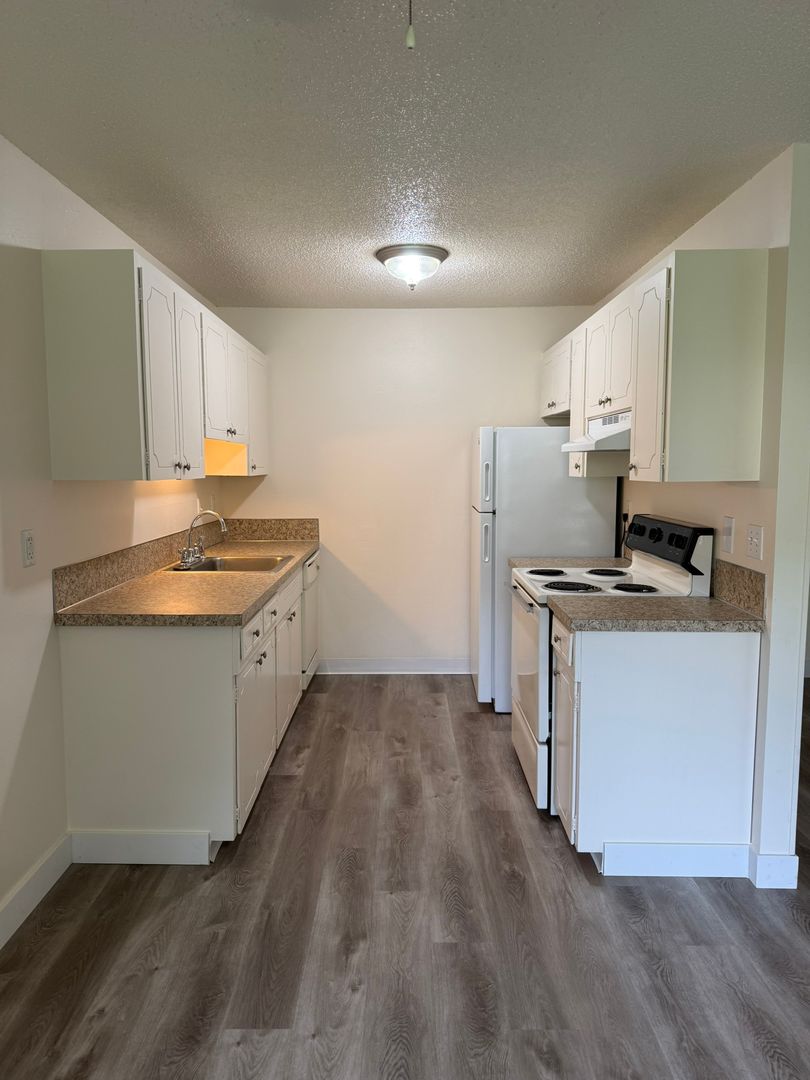 PORTLAND Apartment: 4850 SW LAURELWOOD DRIVE