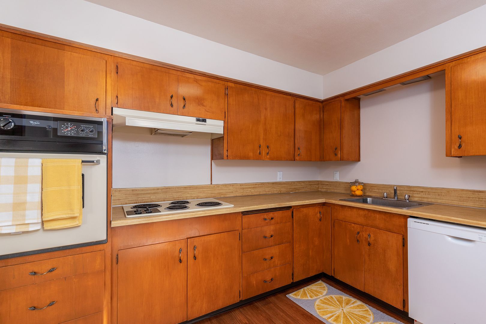 PORTLAND Apartment: 2202-2450 SW BERTHA BLVD.