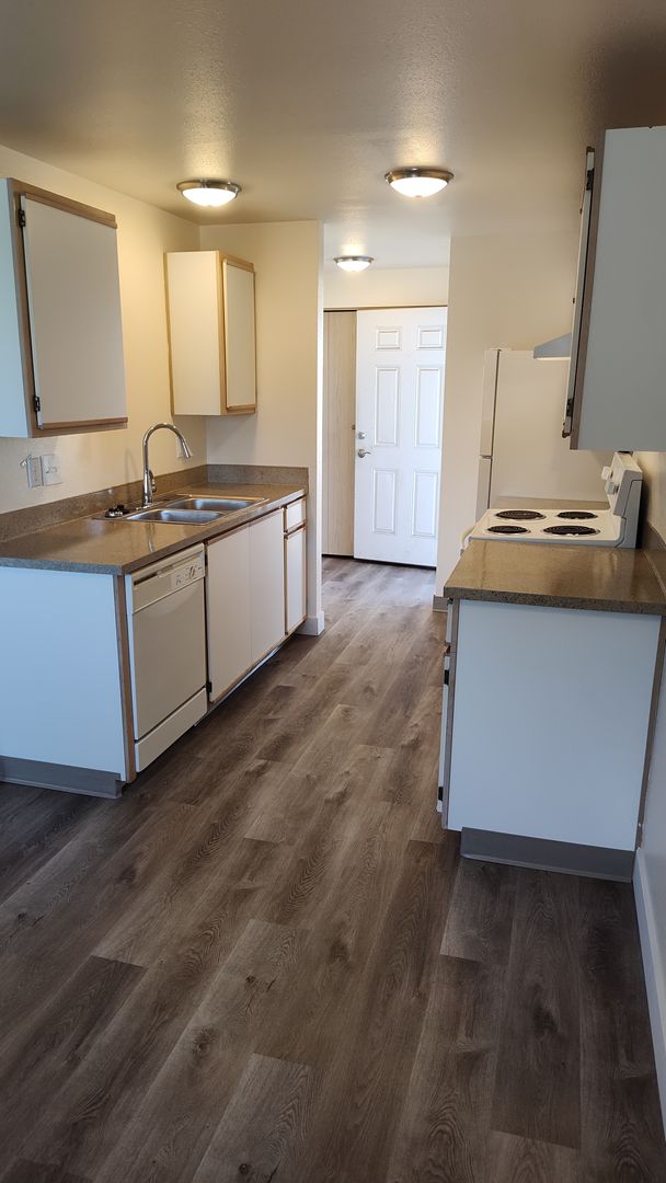 SALEM Apartment: 295 COLT LANE