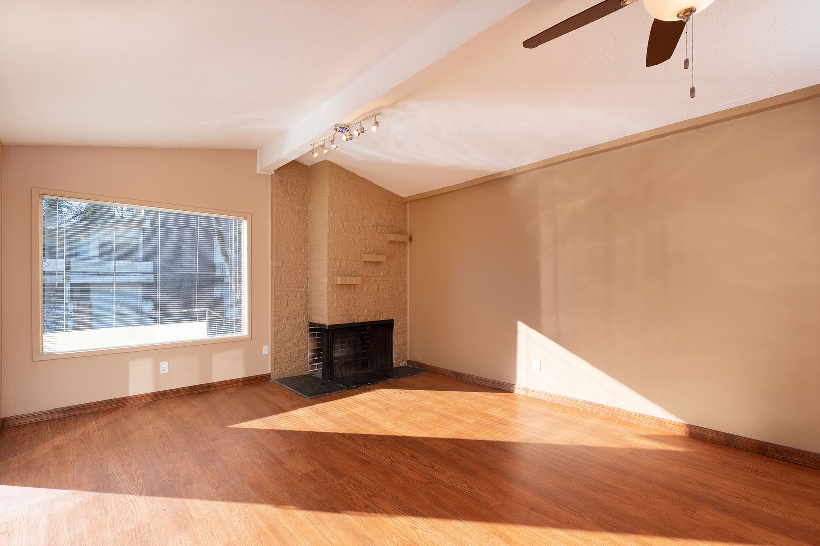 PORTLAND Apartment: 2202-2450 SW BERTHA BLVD.