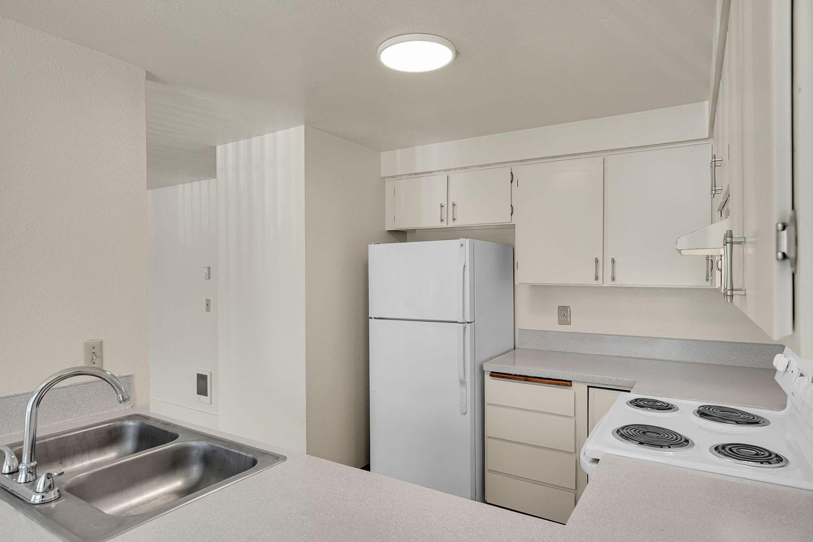 #124 GARDEN COURT APARTMENTS 4 of 12