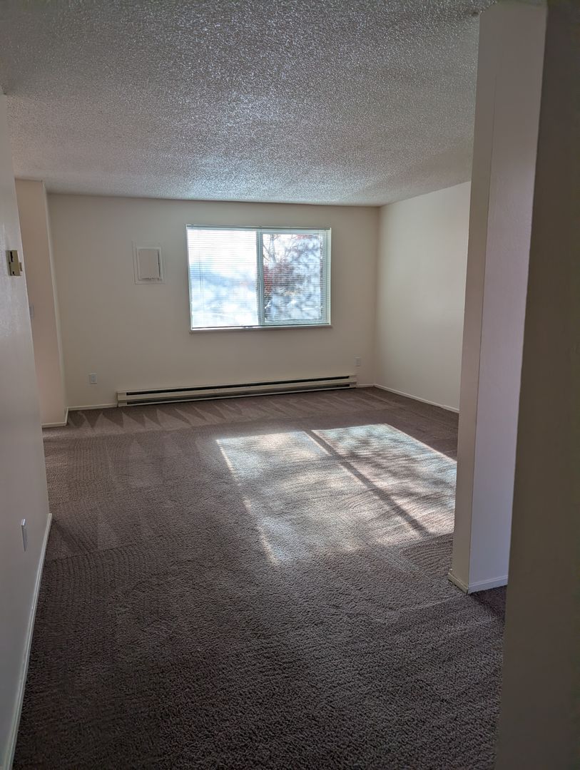GRESHAM Apartment: 2800 SE 1ST ST