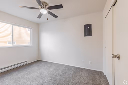Spacious 2 Bedroom Near Downtown Salem – photo 1