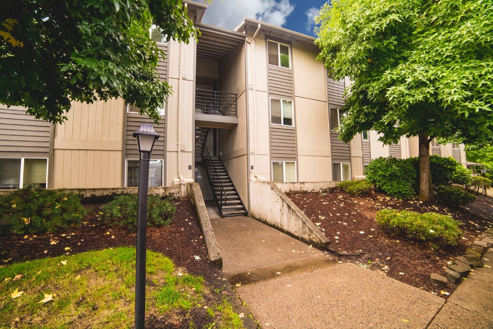 SALEM Apartment: 4030 LA PALMS LANE NE