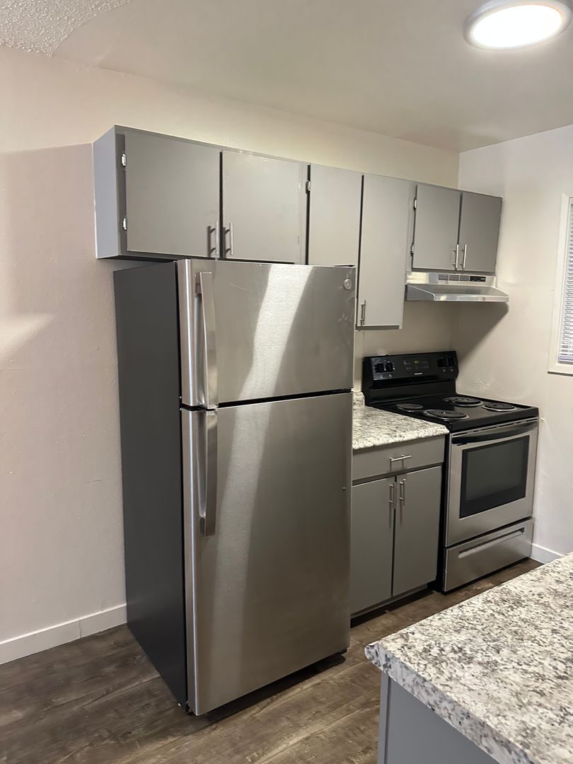 PORTLAND Apartment: 8924 SW 30TH AVE.