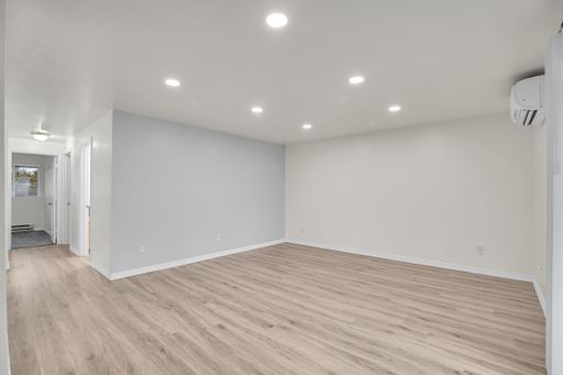 2 weeks free rent!!!!! All comforts of home . AC included – photo 1