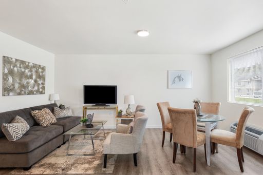 Where the City Meets the Wilderness: Your Roseburg Apartment Oasis – photo 1
