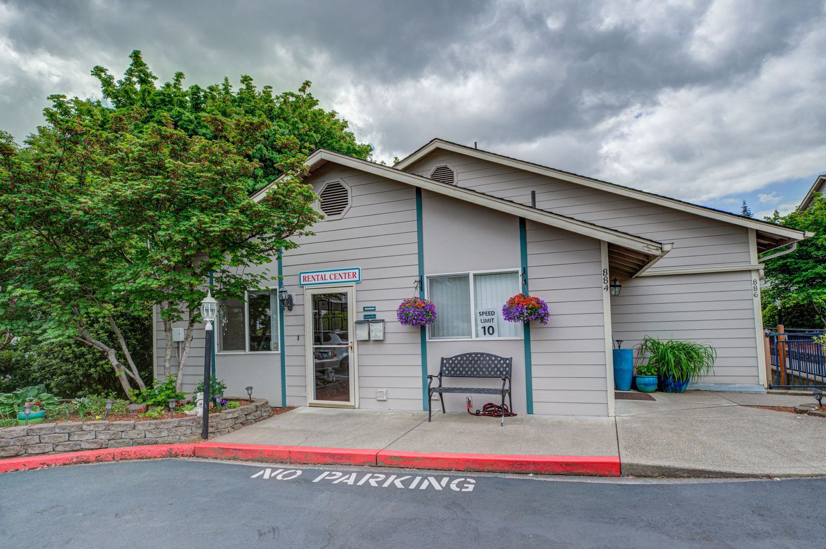 SALEM Apartment: 884 FAIRVIEW AVE., SE