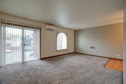 Spacious 1-Bedroom with Covered Parking Near Downtown Salem – photo 1