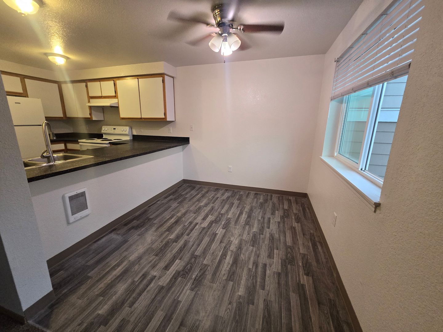 SALEM Apartment: 1304-1330 WALLACE RD. NW