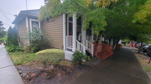 $1850 - Spacious 2bd with Vaulted Ceilings!! – photo 1