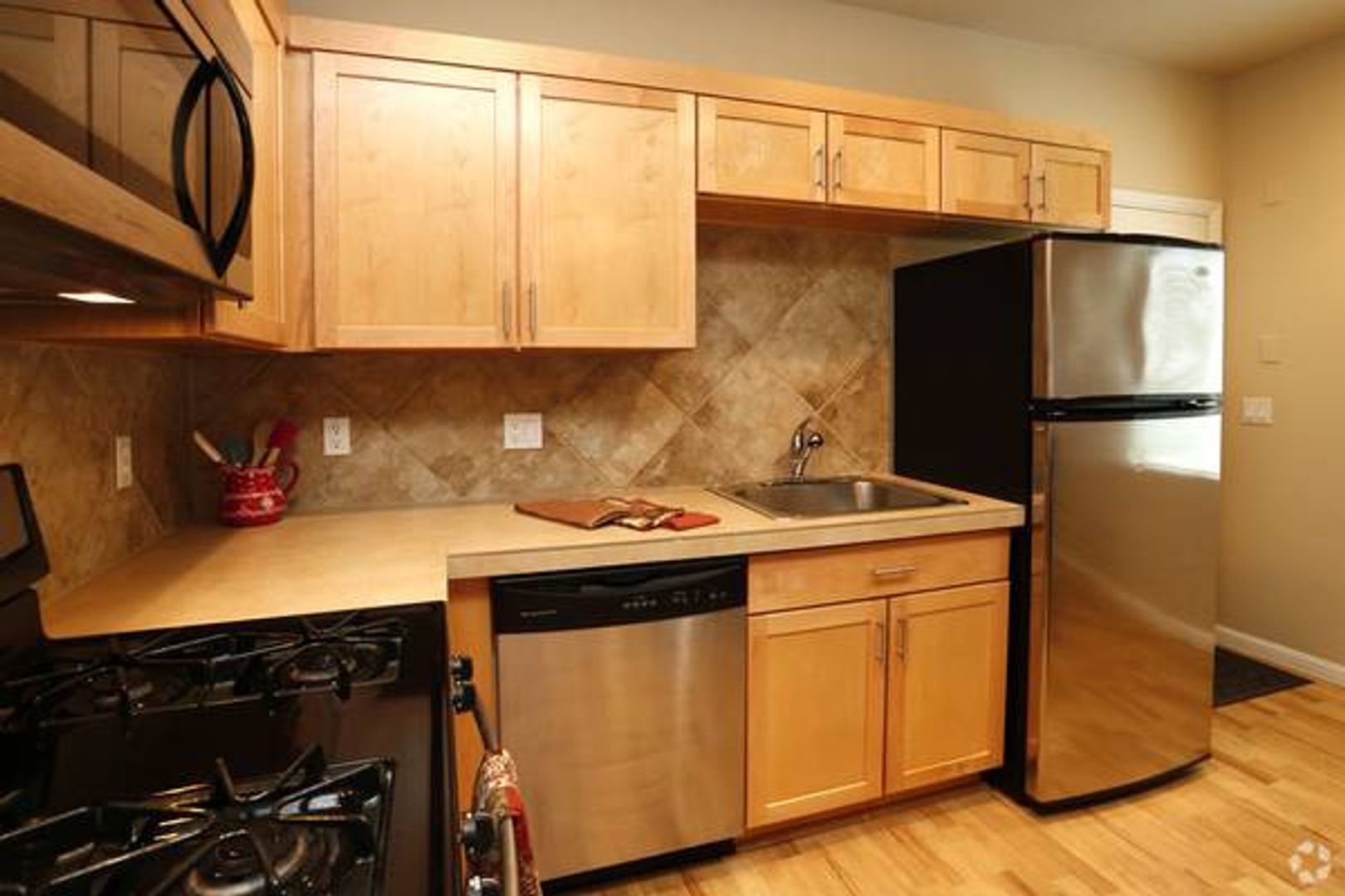 PORTLAND Apartment: 10038 SE DIVISION STREET