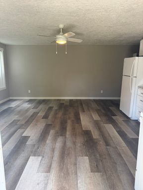 Comfort Meets Convenience – Studio Apartments Available Now! – photo 1