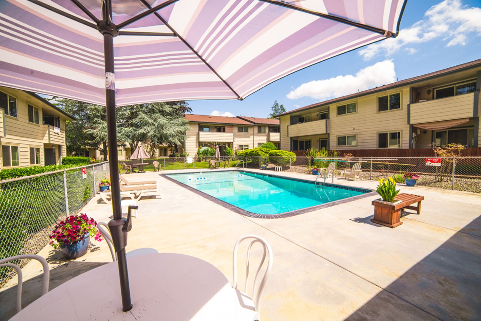 PORTLAND Apartment: 4850 SW LAURELWOOD DRIVE