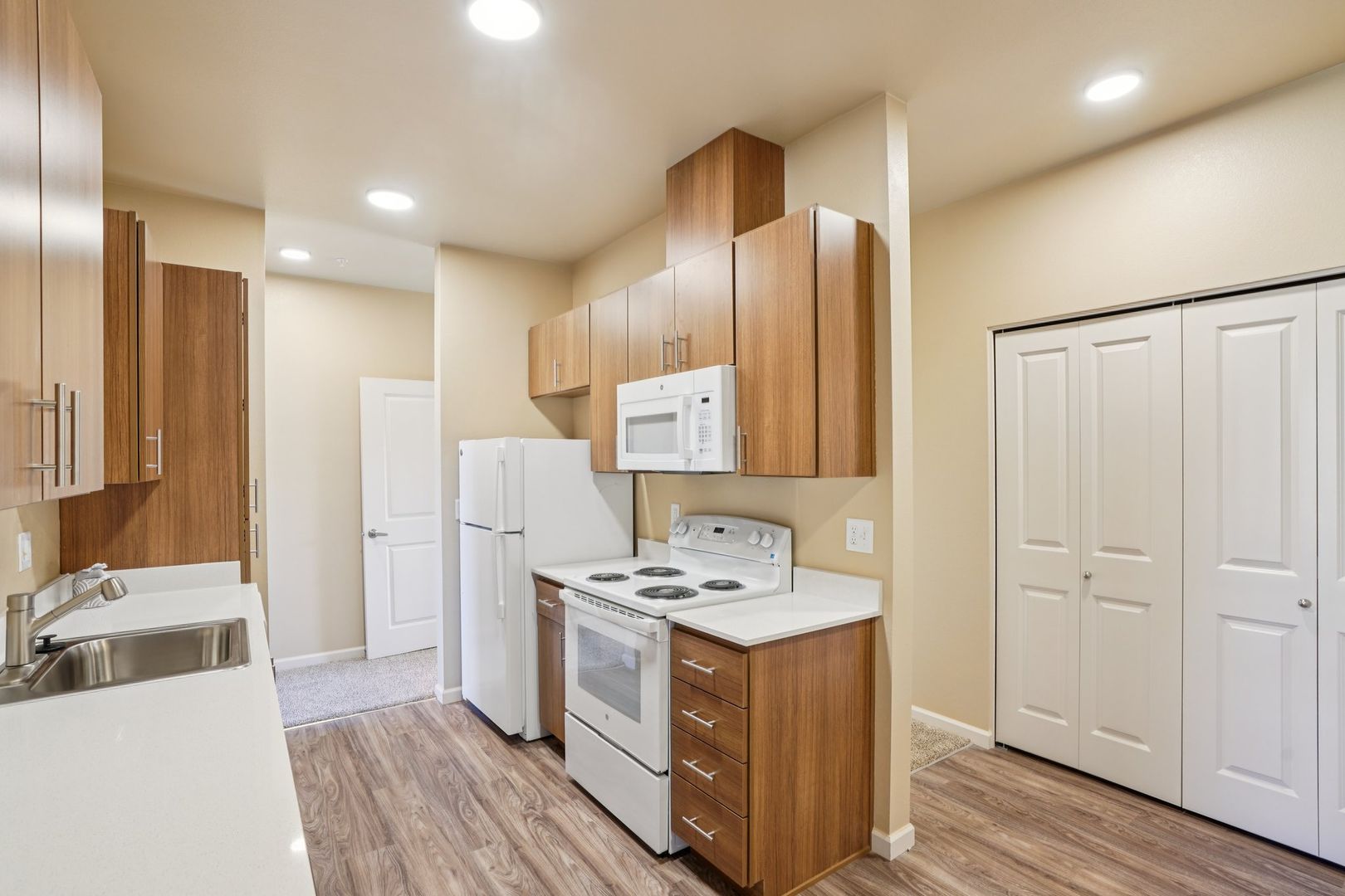 #192 LIBERTY CREST APARTMENTS 3 of 16