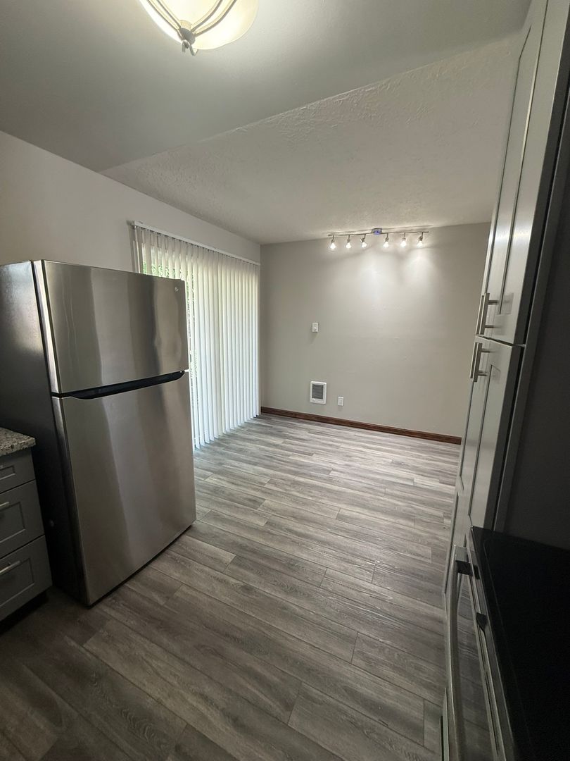 TIGARD Apartment: 11485 SW GREENBURG ROAD