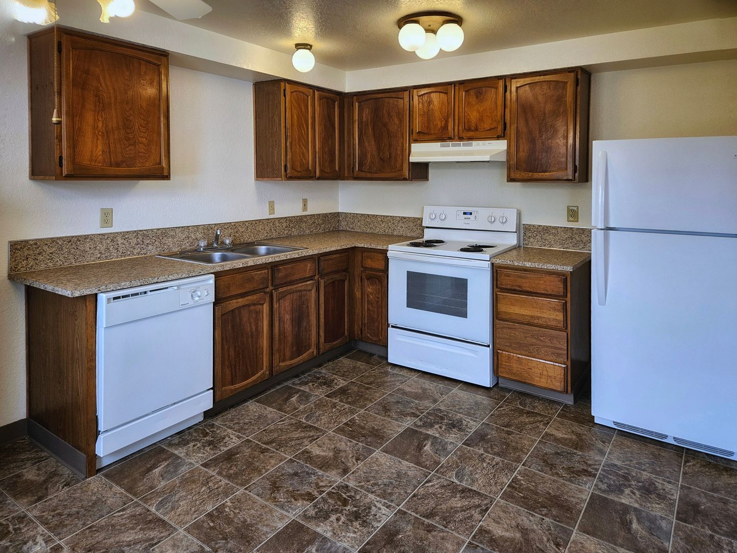 WOODBURN Apartment: 1560 NEWBERG HIGHWAY #1