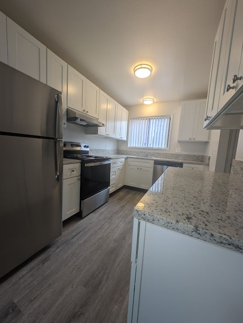 GRESHAM Apartment: 3235 SE 1ST STREET