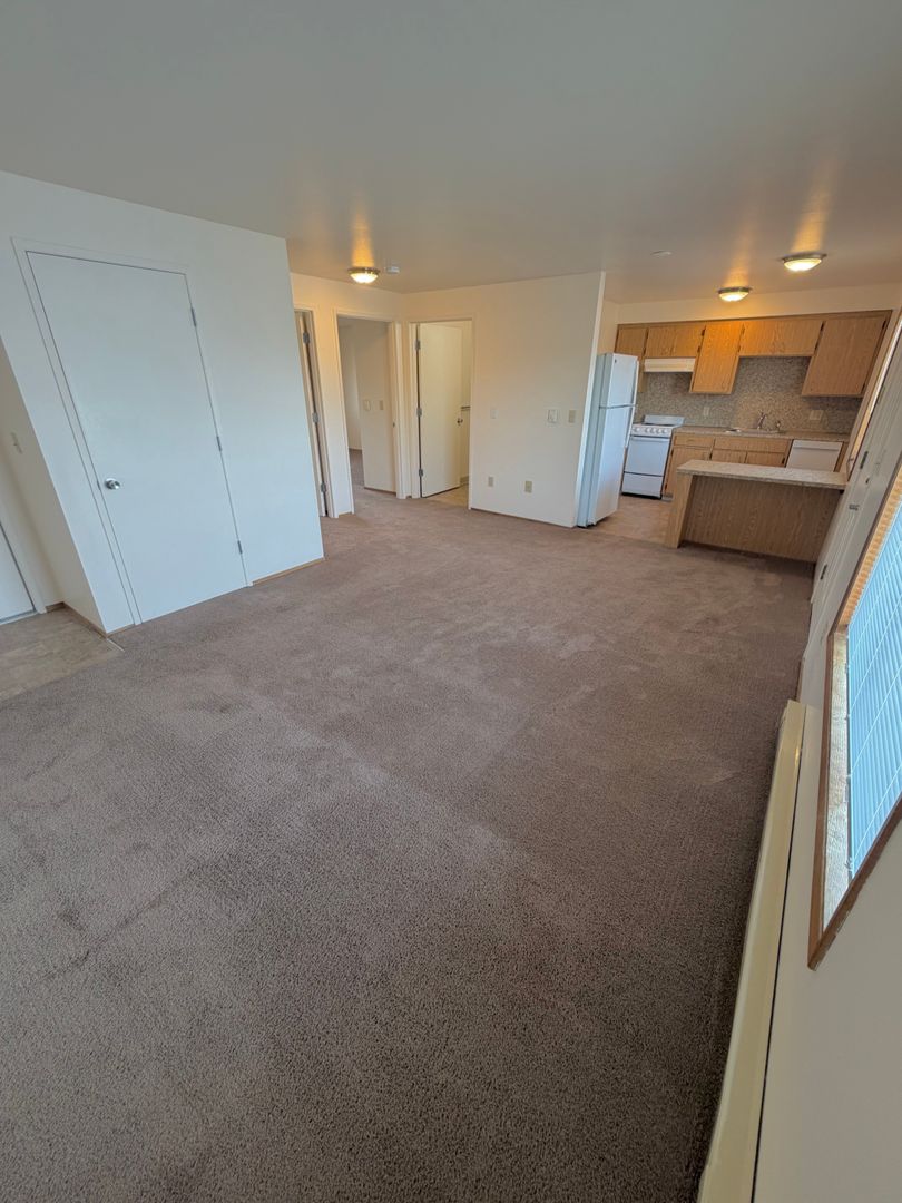 ALBANY Apartment: 1820-1860 GEARY STREET SE