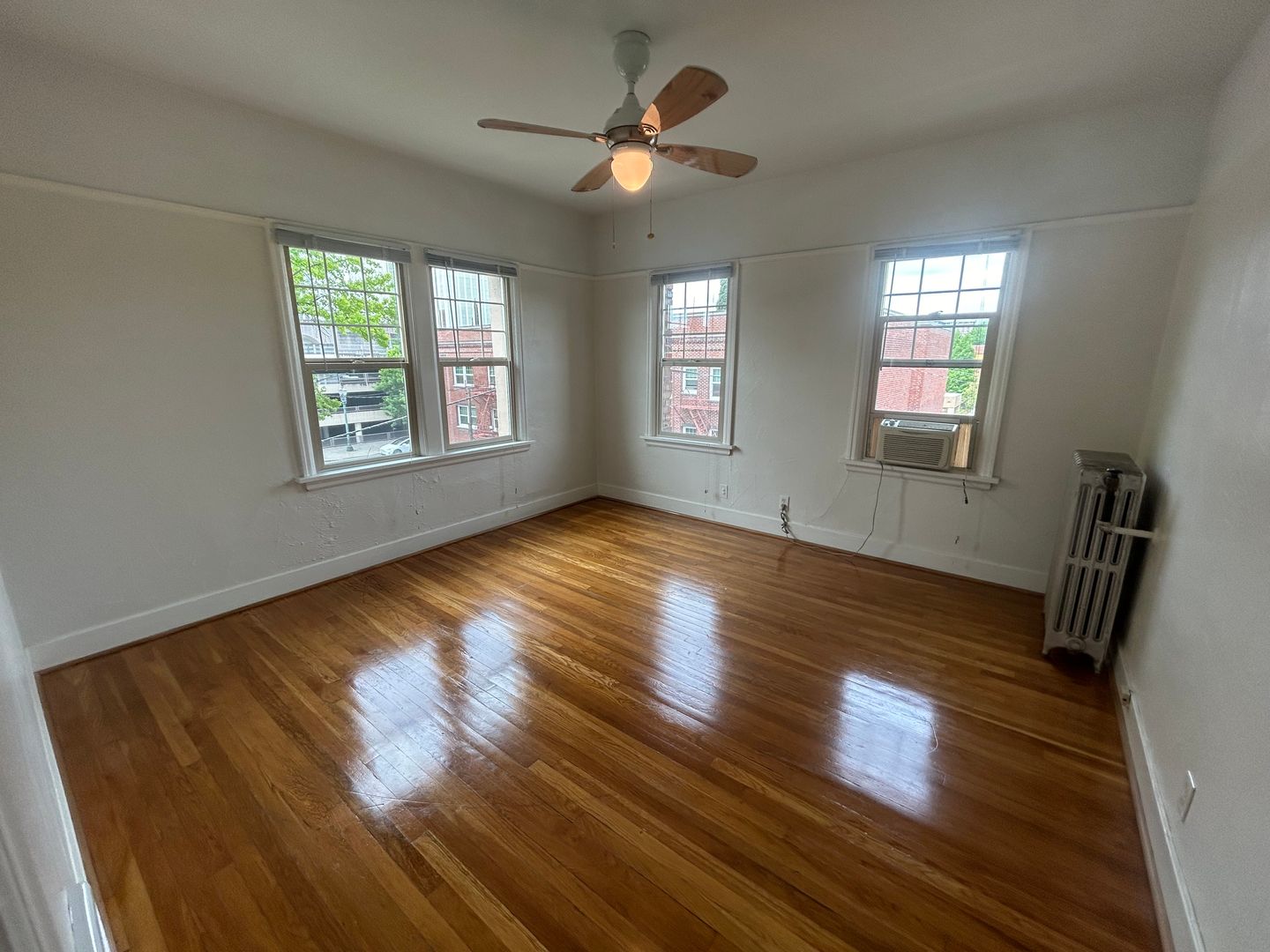 PORTLAND Apartment: 1530 NE 10TH AVE.