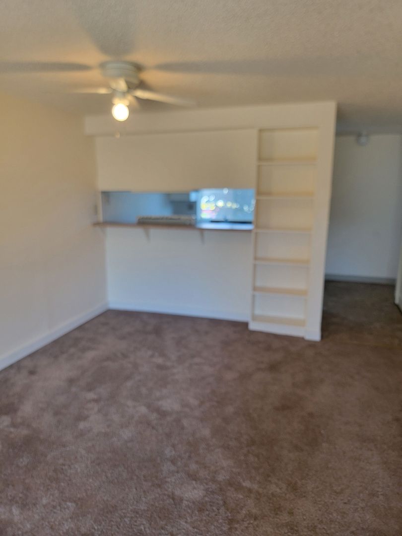 MCMINNVILLE Apartment: 455 NE 17TH ST