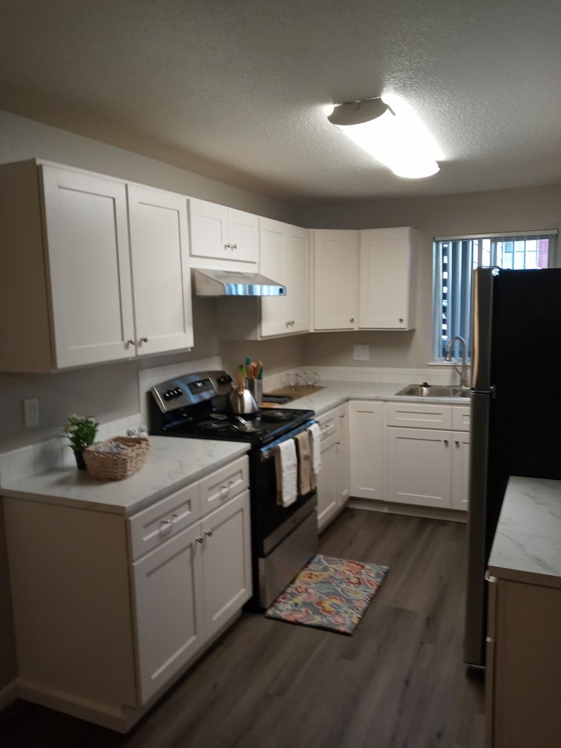 MILWAUKIE Apartment: 11556 SE FULLER ROAD