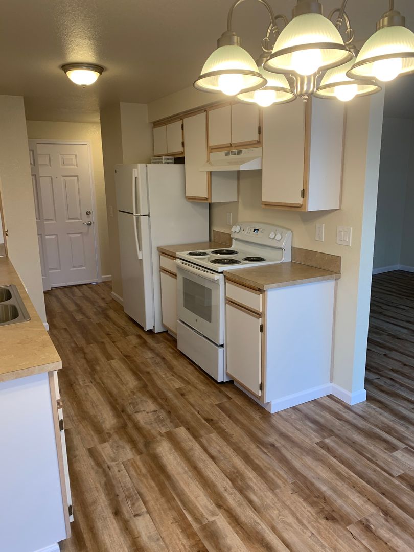 SALEM Apartment: 4665 CAMPBELL DR SE