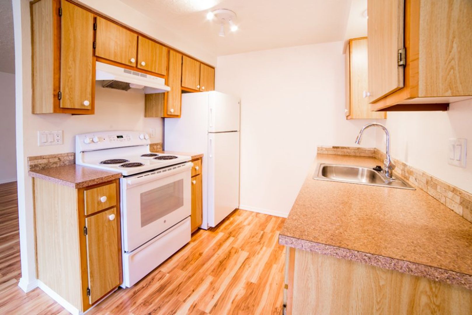 KEIZER Apartment: 600 LOCKHAVEN DRIVE NE