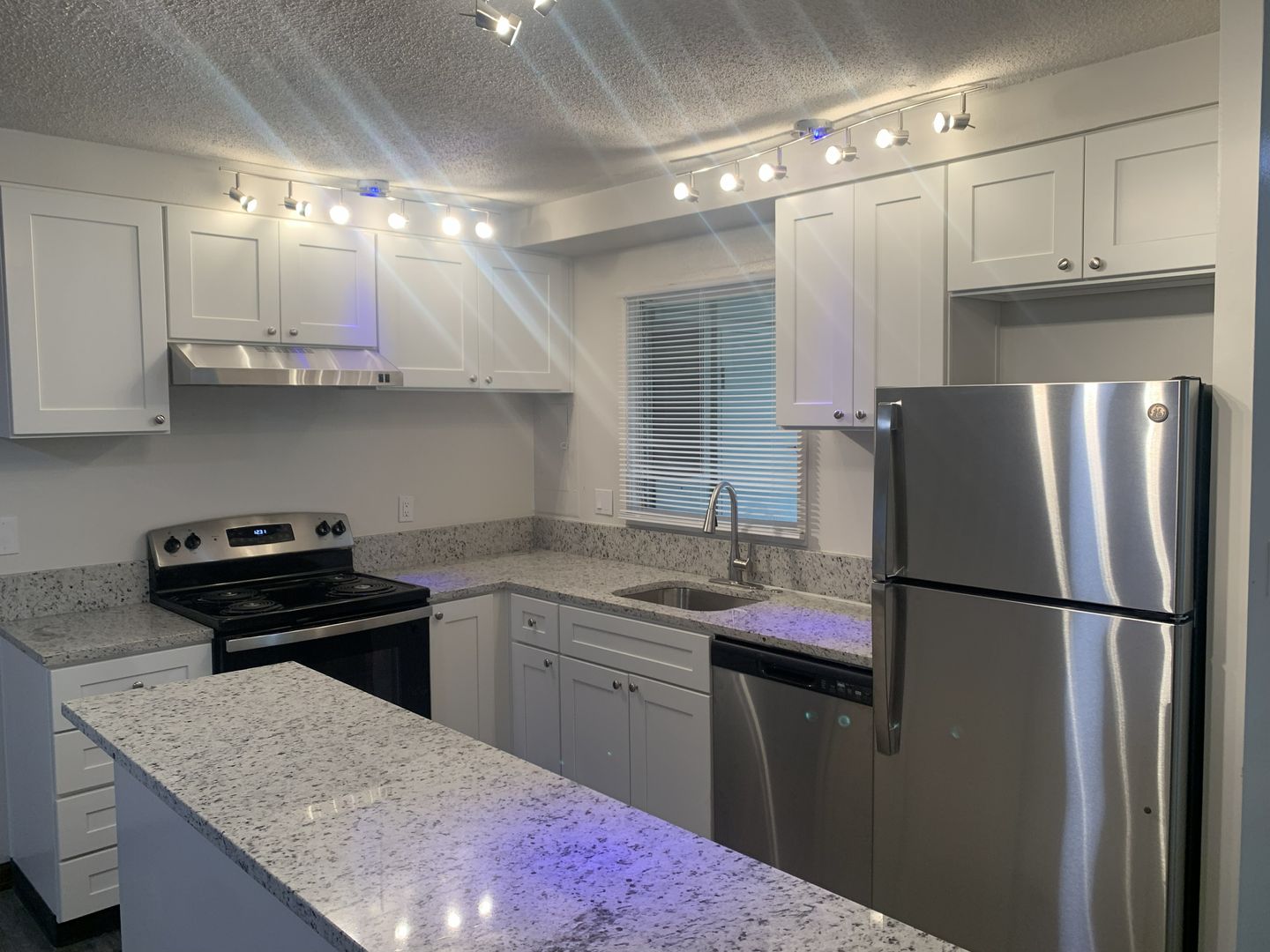 PORTLAND Apartment: 3121 SW IOWA STREET