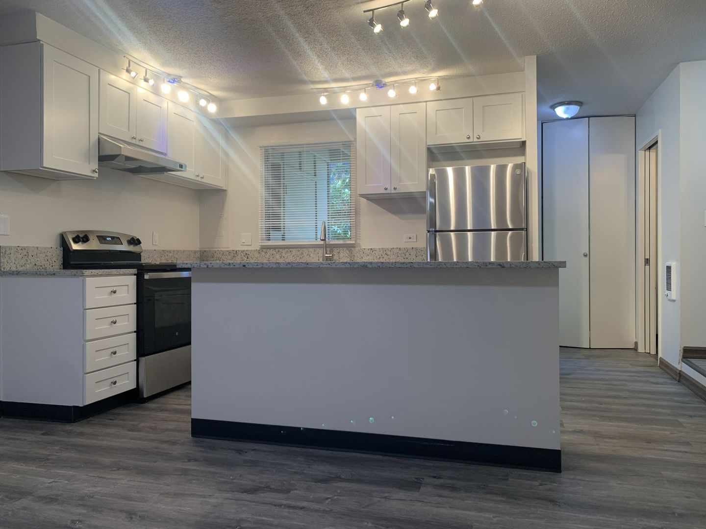 PORTLAND Apartment: 3121 SW IOWA STREET