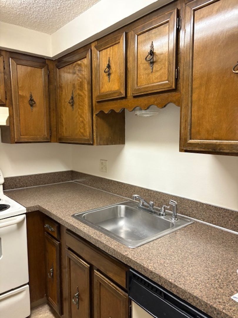 KEIZER Apartment: 1063 KOALA ST. N