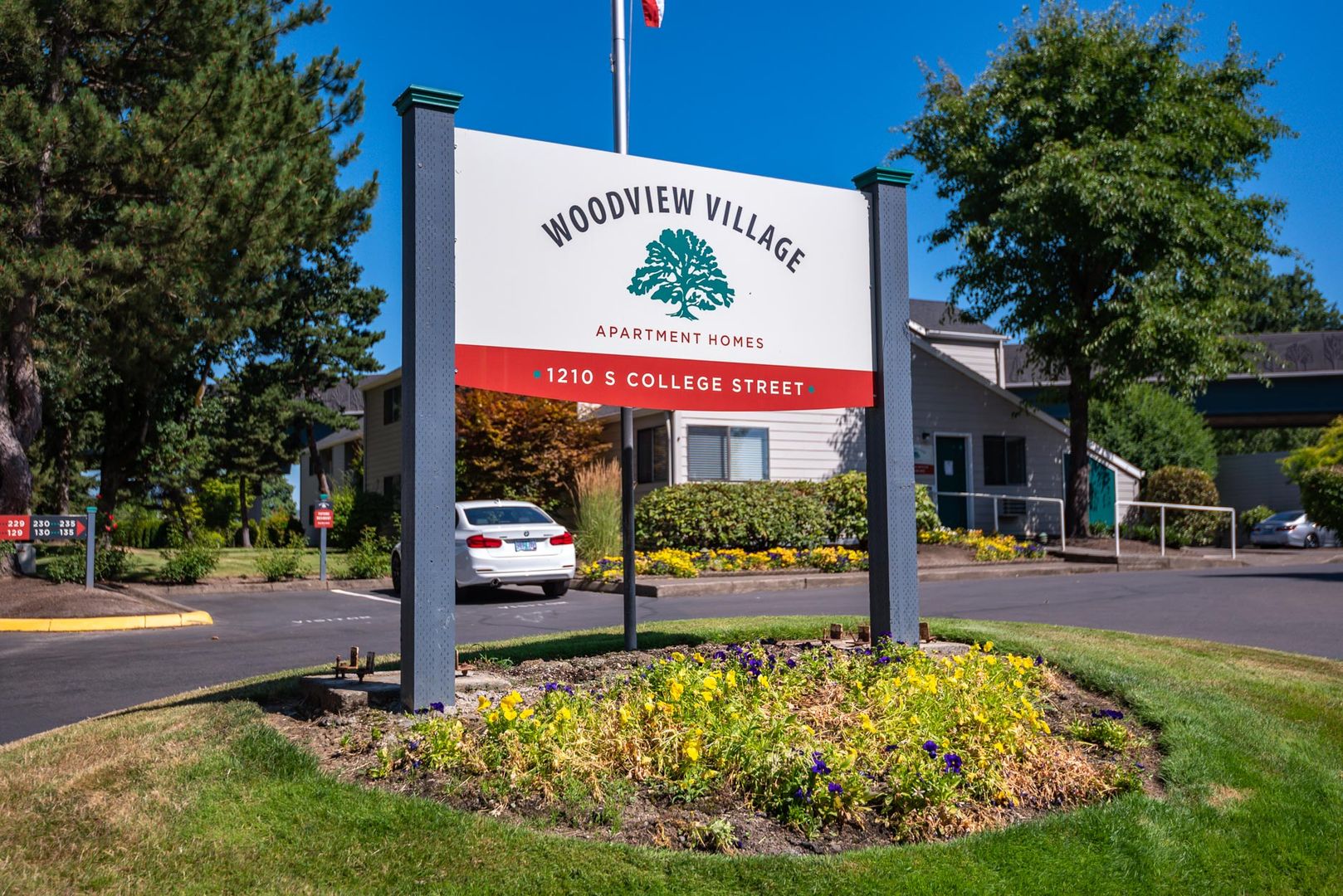 NEWBERG Apartment: 1210 S. COLLEGE ST.